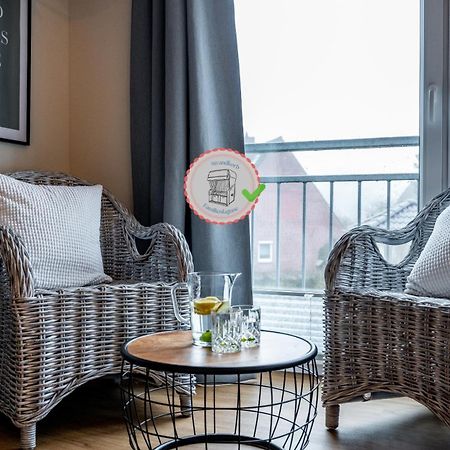 Kuestenkojen Mit 4 Ferienwohnungen Fuer 1 Bis 8 Pers Mit Diversen Schlafzimmern, Garten Oder Balkon 부숨 외부 사진